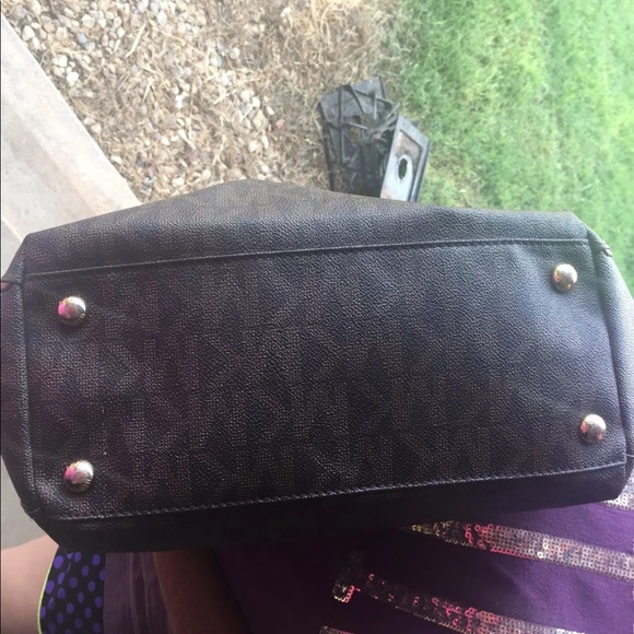 Michael Kors Purse. - Picture 5 of 6